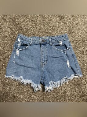 New York Rewash Jean shorts size 9/29